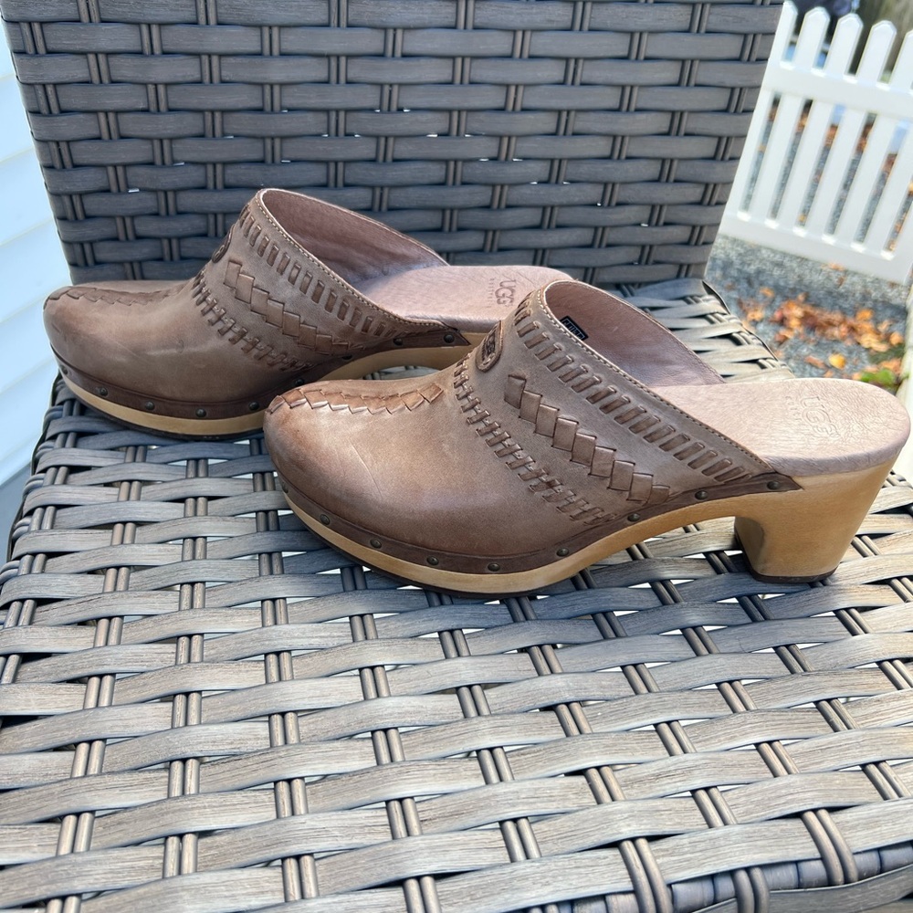 UGG Viveca heeled clog whipstitch leather shearling studded mule/clog Size 10